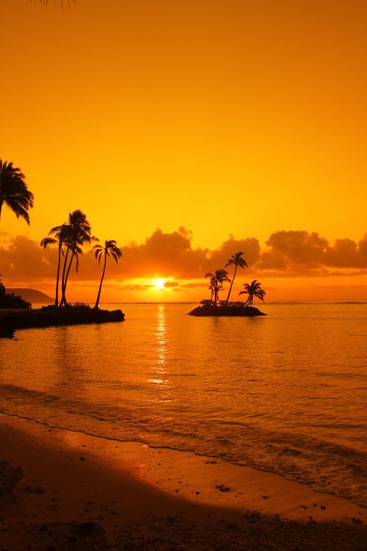 Kahala Beach . . Honolulu, Hawaii . .
