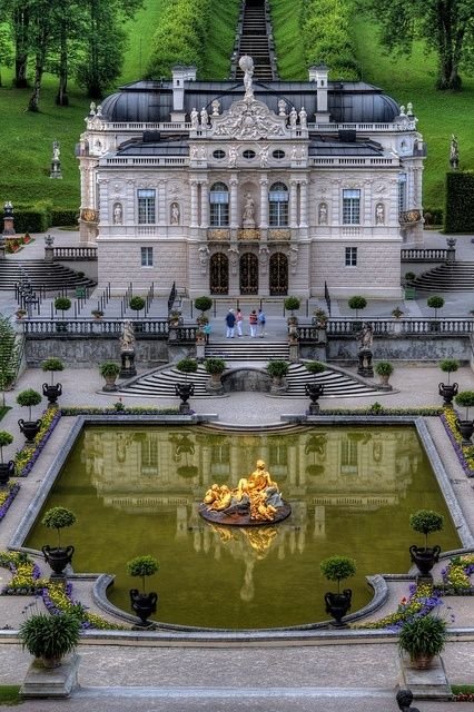 35)Linderhof Palace