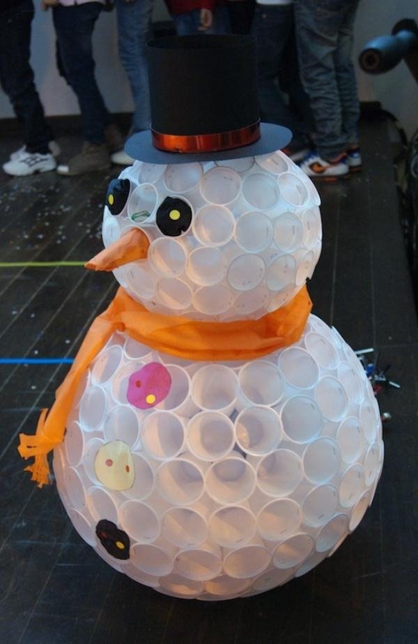 make a snowman with plastic cups