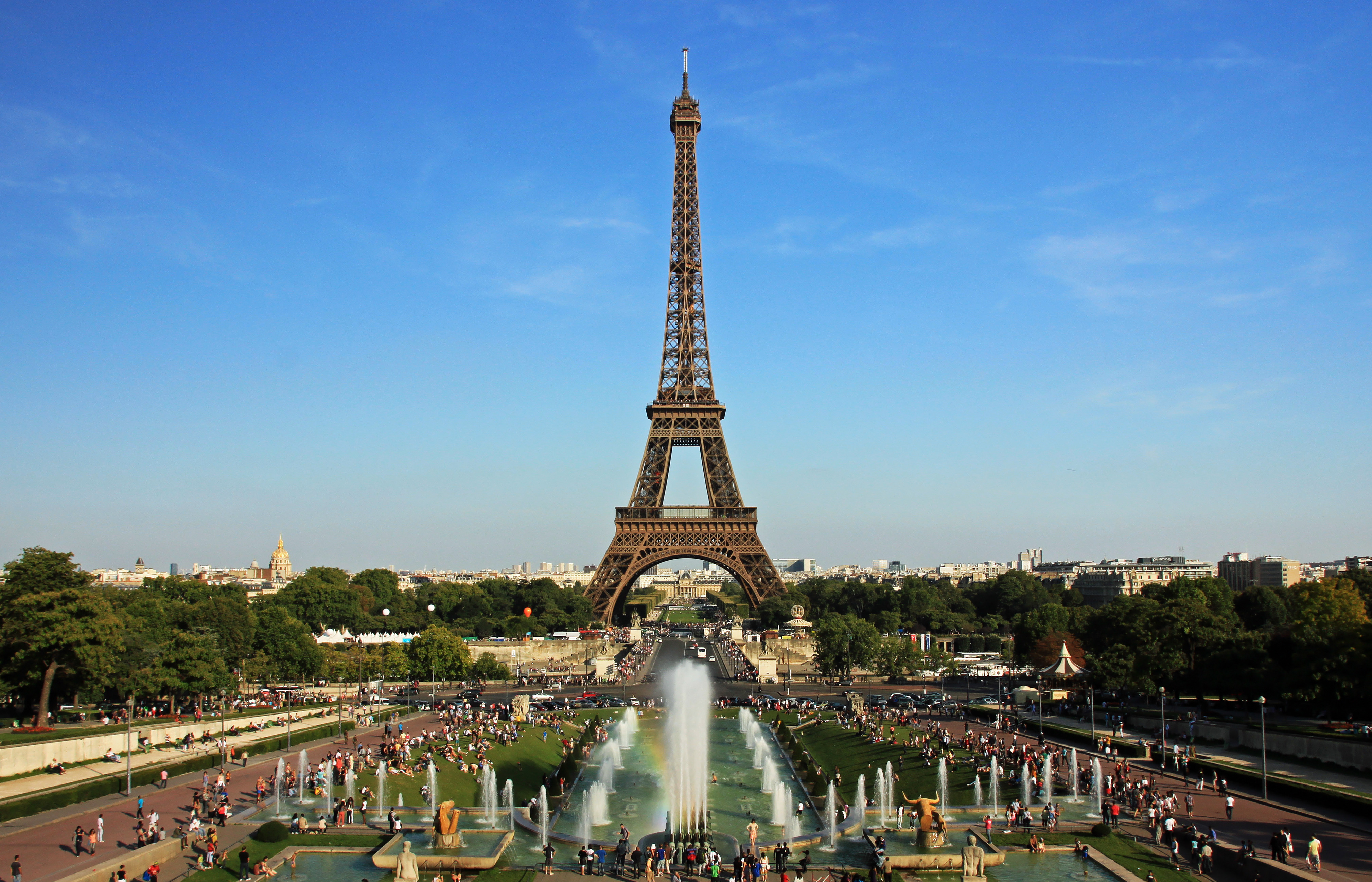 the eiffel tower tourist attraction