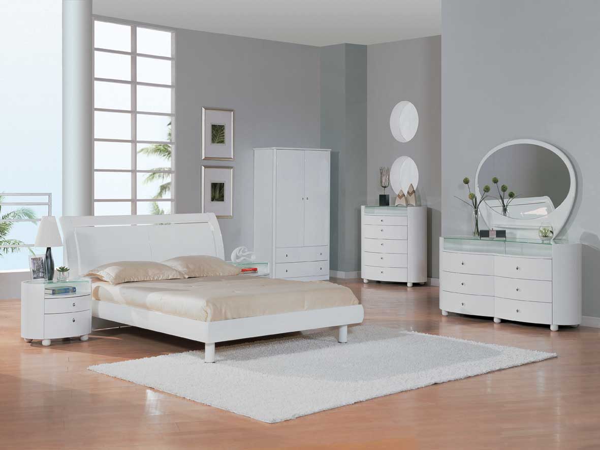 is white bedroom furniture a good idea