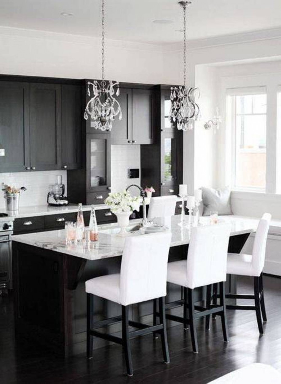  Black And White Kitchen Decorating Ideas with Simple Decor