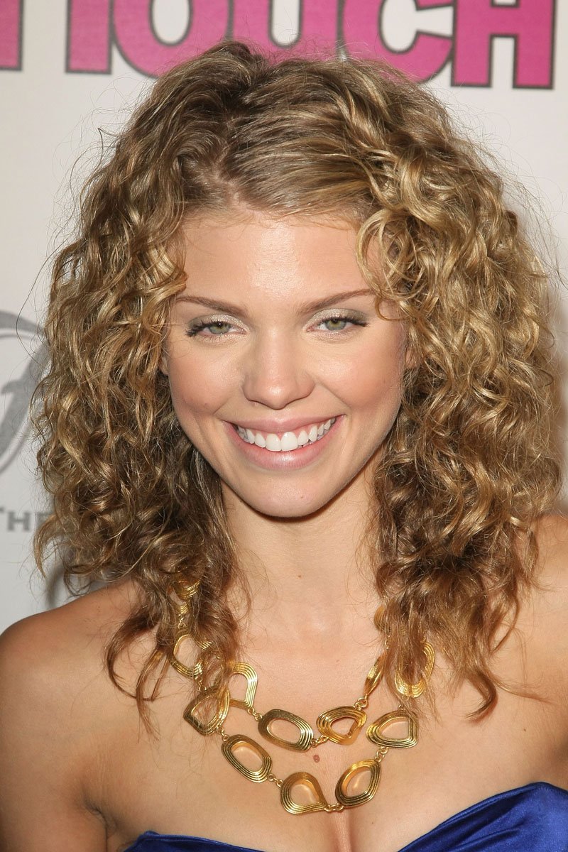 30 Best Curly Hairstyles For Women