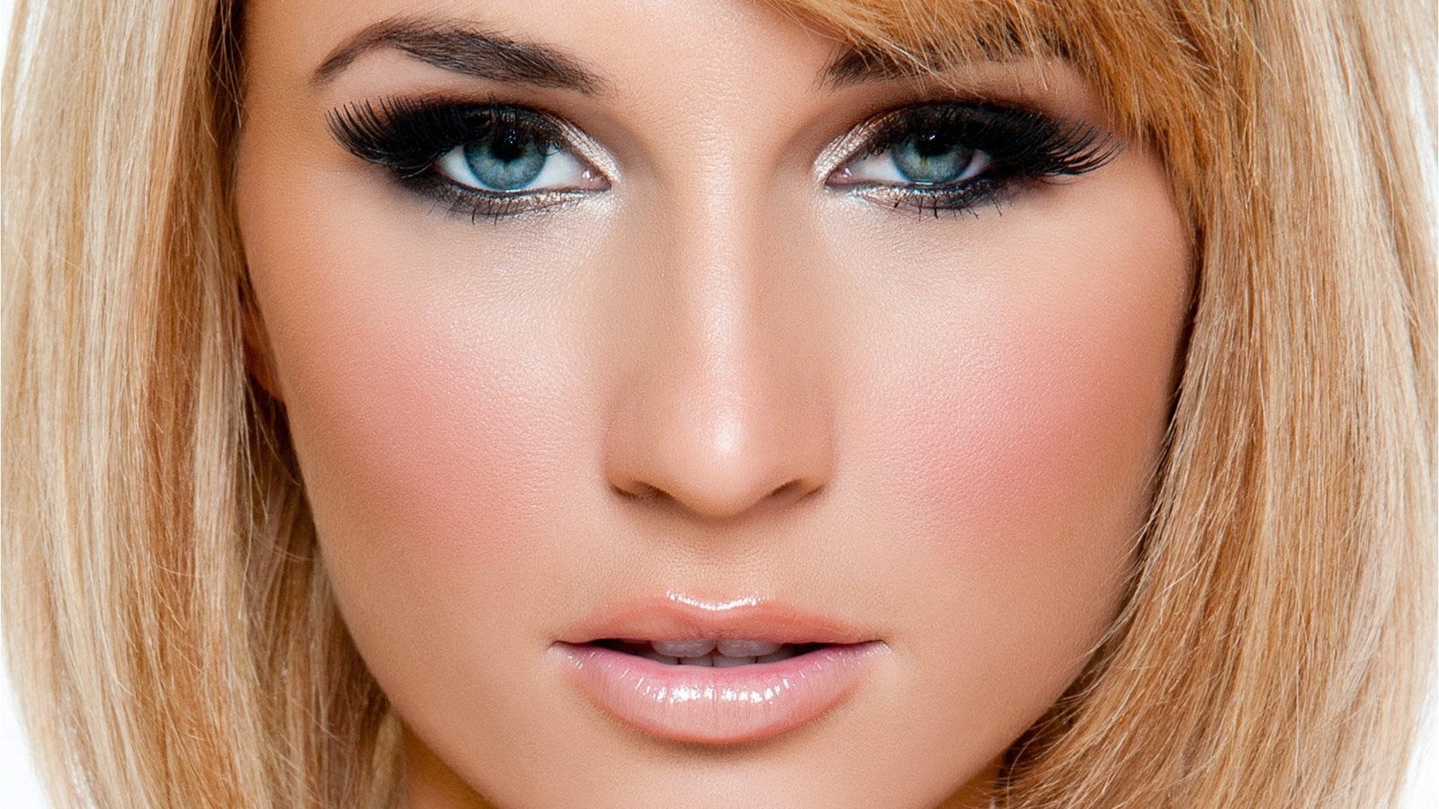 23 Glamorous Eye Makeup Tutorials