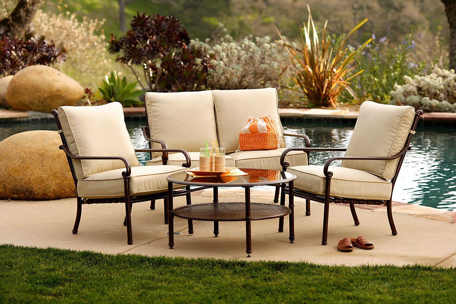 25 Stunning Garden Furniture Inspiration