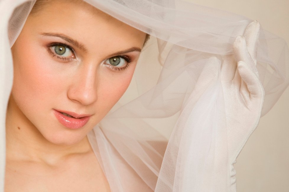 Look Most Gorgeous with Stunning Bridal Makeup