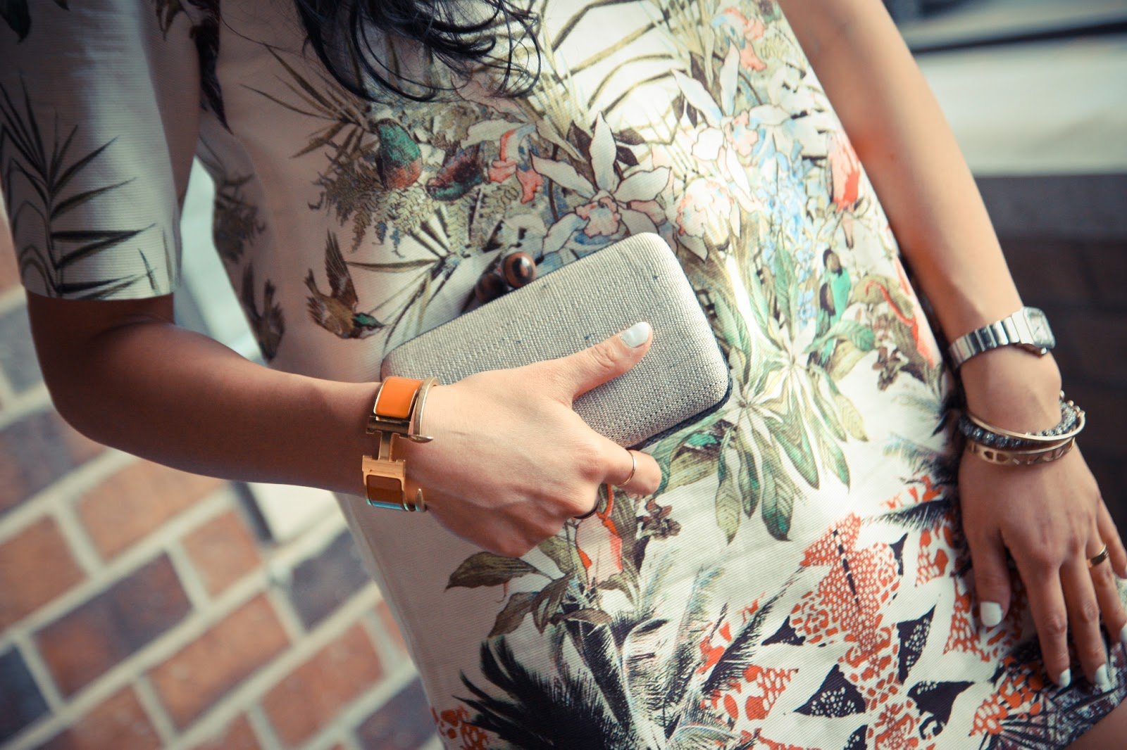 Charming Ways to Wear Tropical Print Outfits