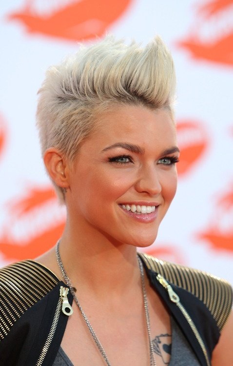 50 Elegant And Charming Short Hairstyles For Women