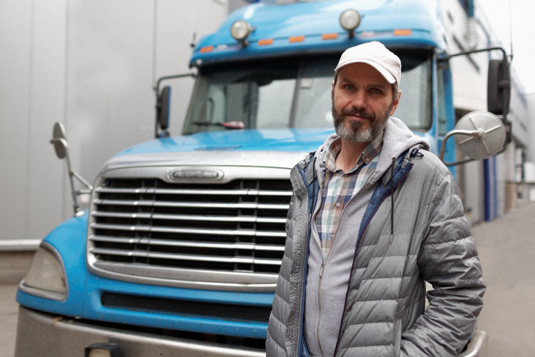 Why You Should Consider Becoming a Truck Driver