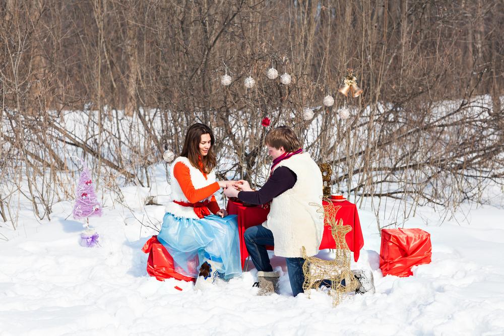 The DO’s and DON’Ts of proposing during the holidays