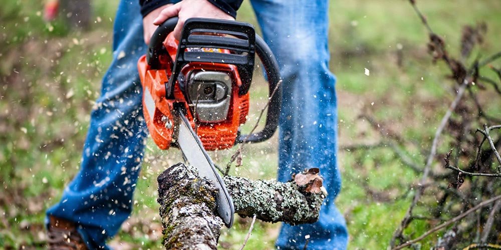 How to Operate a Chainsaw Safely for Garden Use