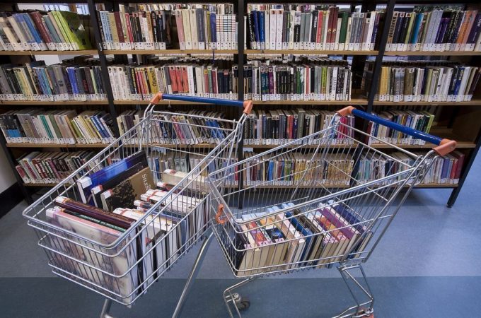 Pack a Cart With Books: We’ll Tell You What Type of School to Attend