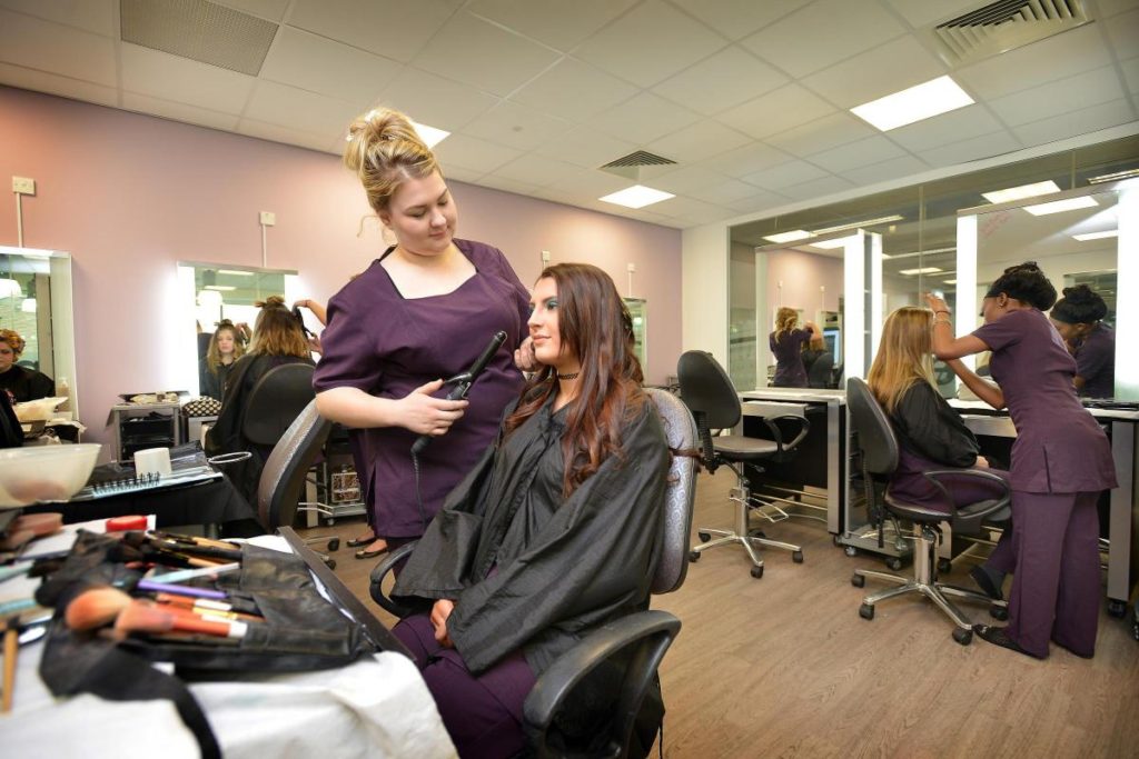 7 Essential Services In A Beauty Salon