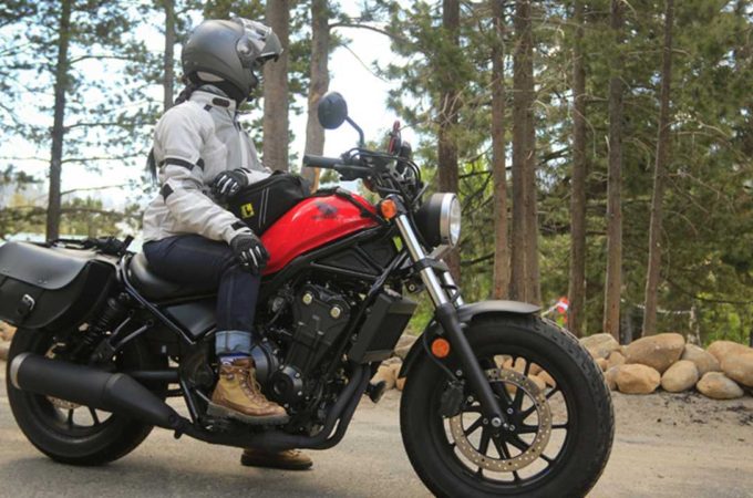 The Essential Equipment and Accessories You Need to Start Riding a Motorcycle
