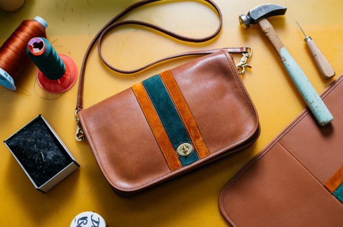 4 Steps to Restoring Your Old Leather Handbag