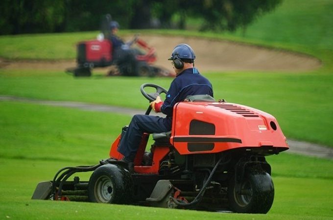 Types of Golf Course Mowers and Detailed Comparison of Their Productivity