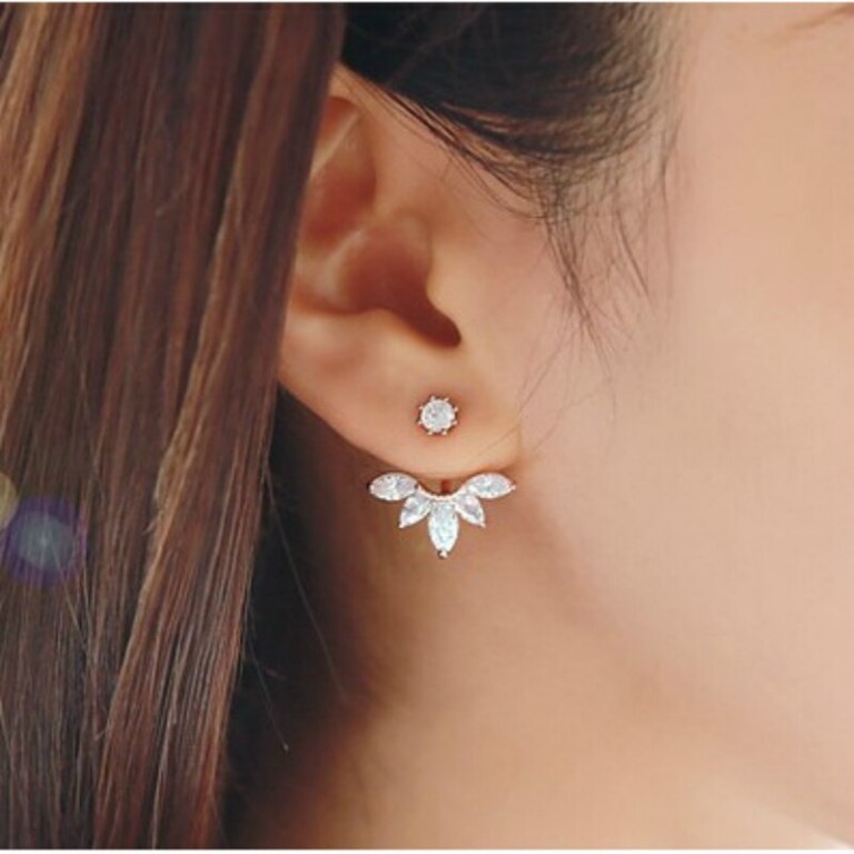 What Kind of Earrings are Best For Sensitive Ears?