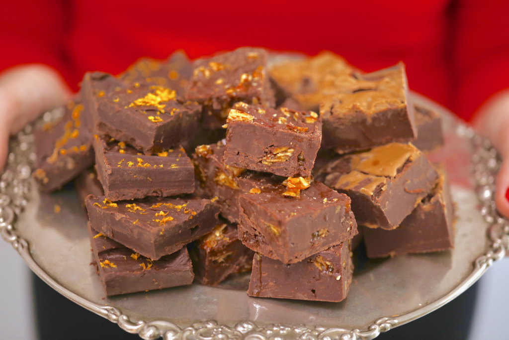 What is The Best Way to Wrap Fudge as a Christmas Gift Box?