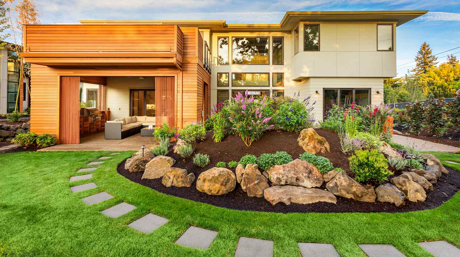 11 Tips That Will Help Get You a Beautiful Yard