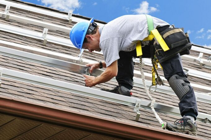 Simplify the Task of Finding a Roofing Service