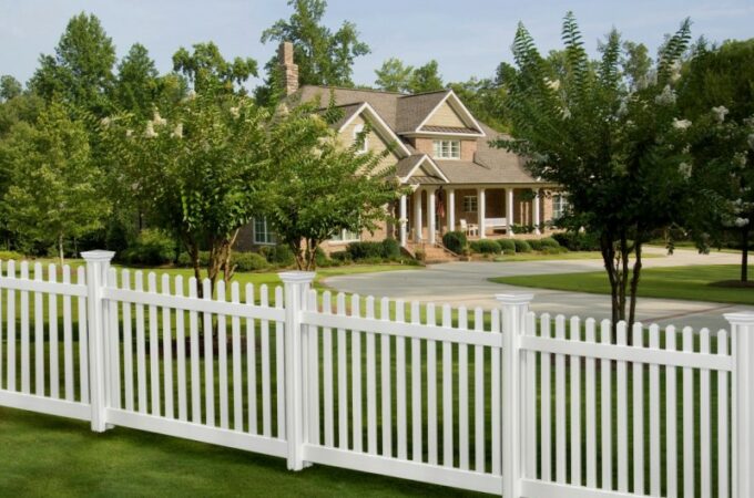 8 Reasons For The Recent High Demand For Vinyl Fences