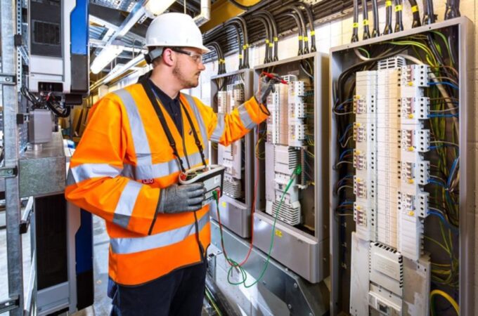 Factors to Consider Before Selecting Electrical Contractors