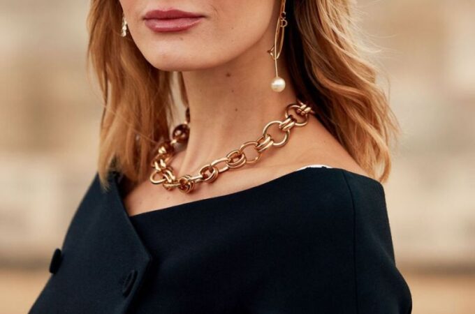Jewelry That Pairs Universally Well With Any Outfit in Your Ensemble