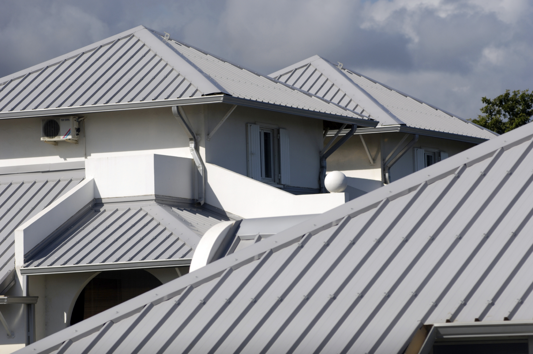 How to Choose the Best Metal Material for Your Roof