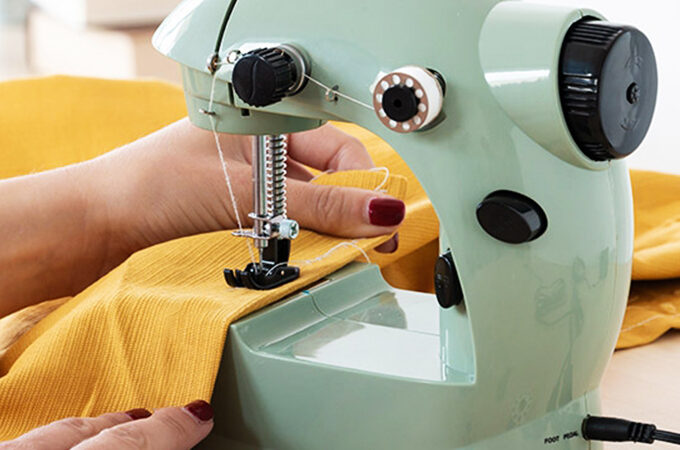 Advantages of Having a Mini Sewing Machine