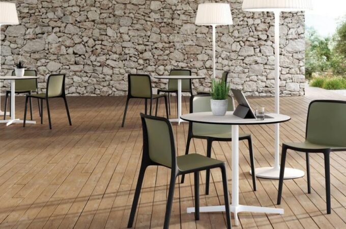 Here’s How Bespoke Café Table and Chair Sets Help in Optimal Utilization of Your Café’s Space