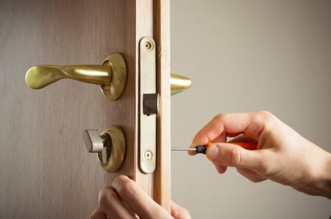 What is Locksmith and what Advantages have it?