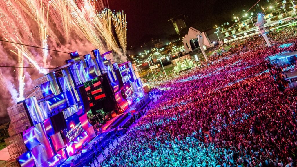 10 Largest Music Festivals Around the World