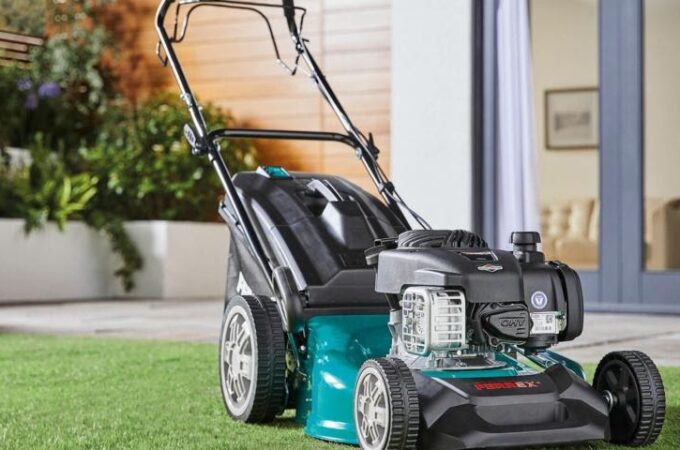 6 Steps To Start Operating Your Petrol Lawnmower