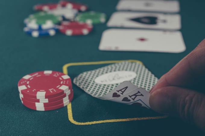 4 Tips to Keep Yourself from Overspending When Gambling