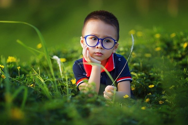 Choosing Right Style for Kids with Glasses