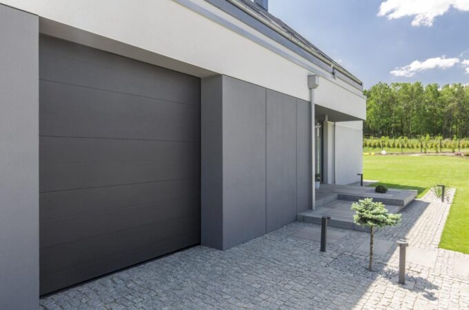 Invest and Replace: 4 Obvious Signs You Need a New Garage Door