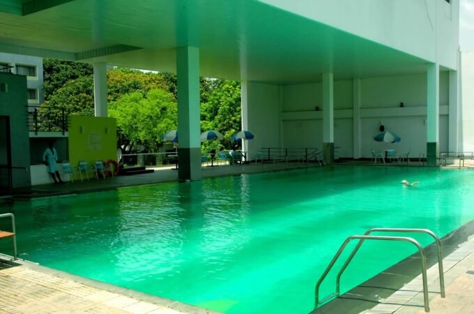 When to Contact a Pool Remodeling Service