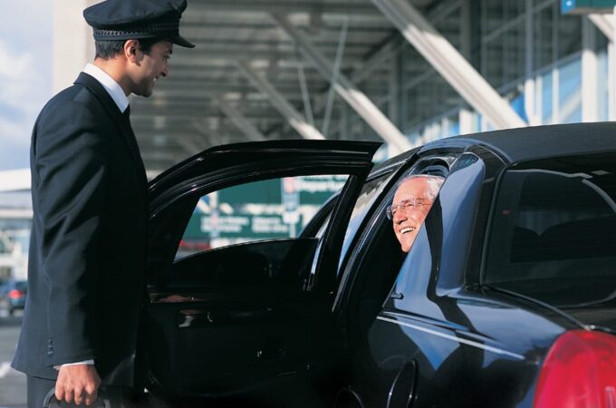 Top 4 Reasons to Consider Airport Car Services