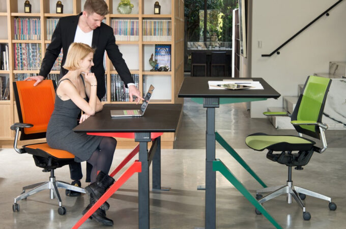 How Does an Adjustable Standing Desk Turn into an Ideal Choice for People?