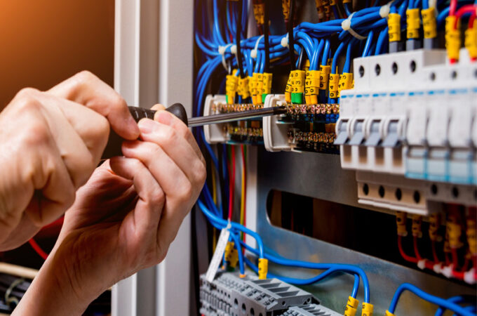 5 Big Reasons To Hire A Professional Electrician