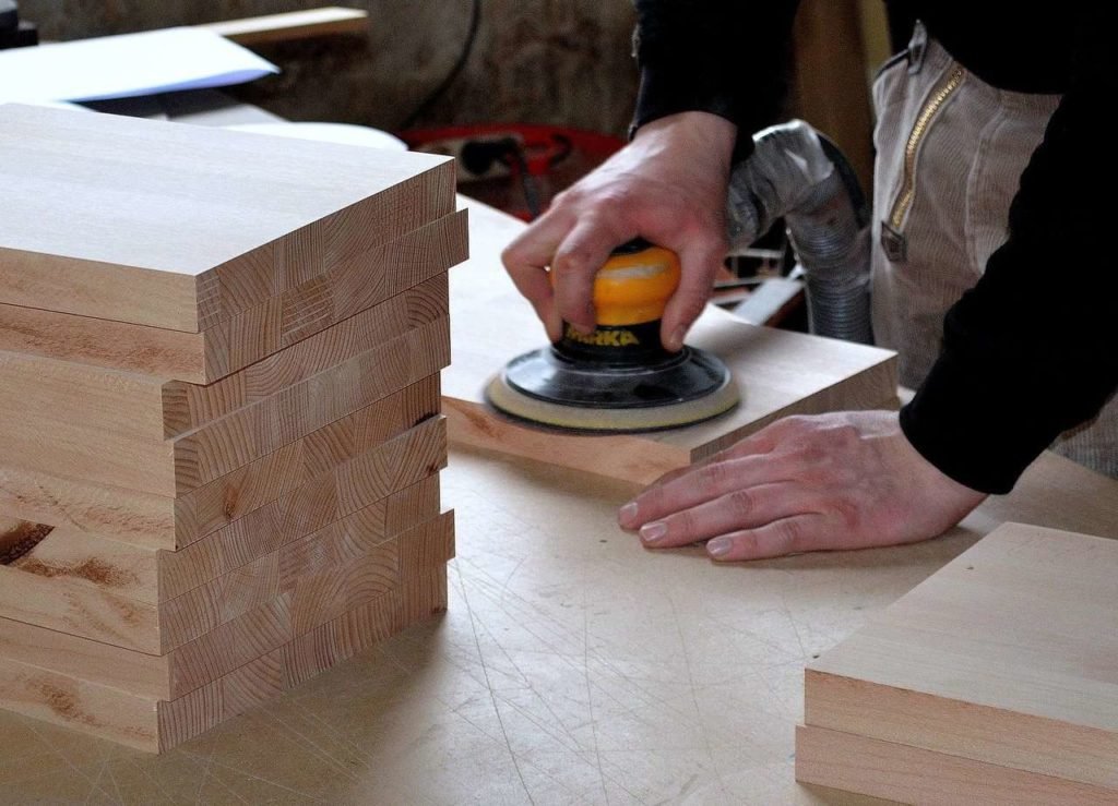 4 Ways To Become A Cabinet Maker