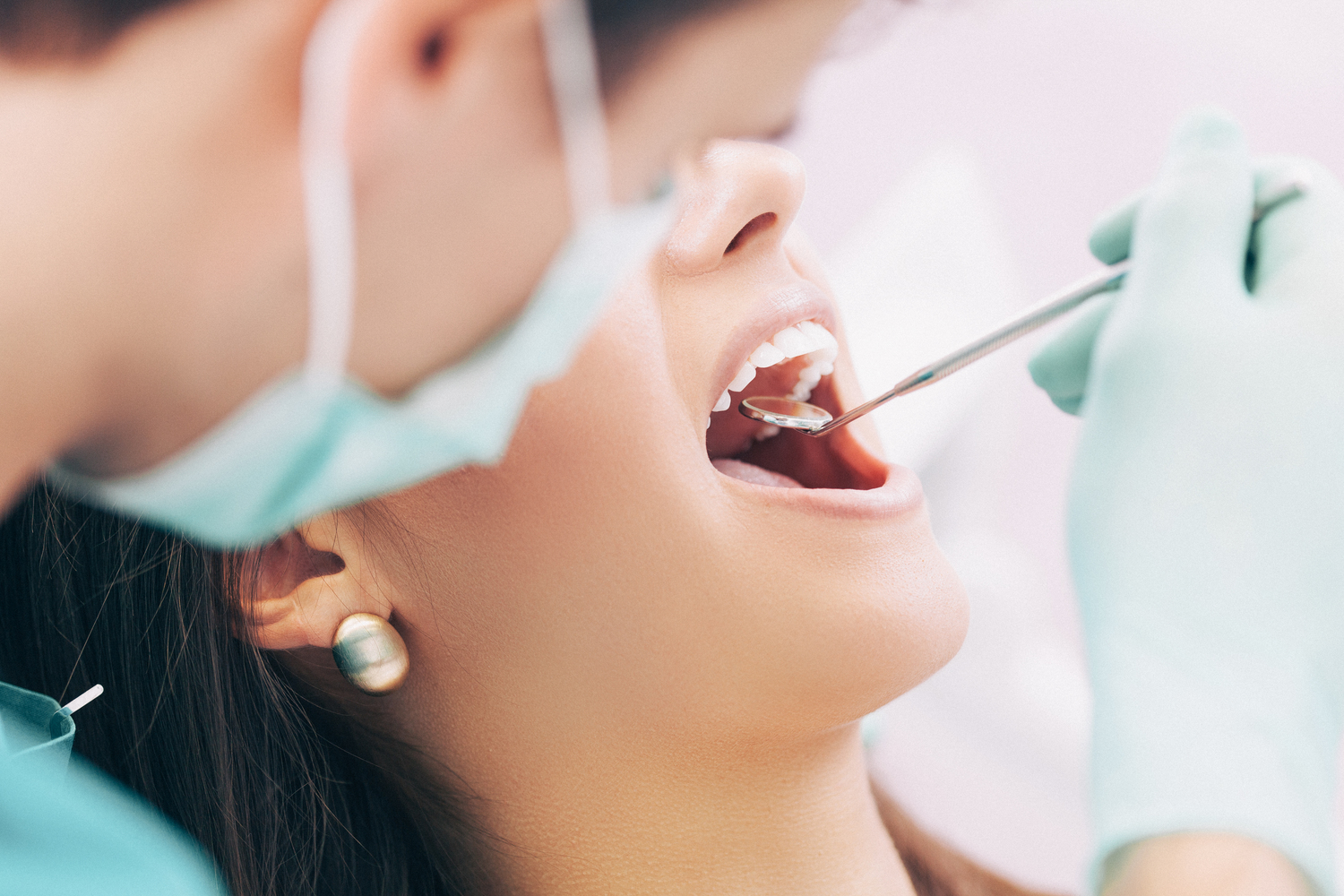 Factors To Consider When Choosing A Dental Clinic Perfect For Your Kids