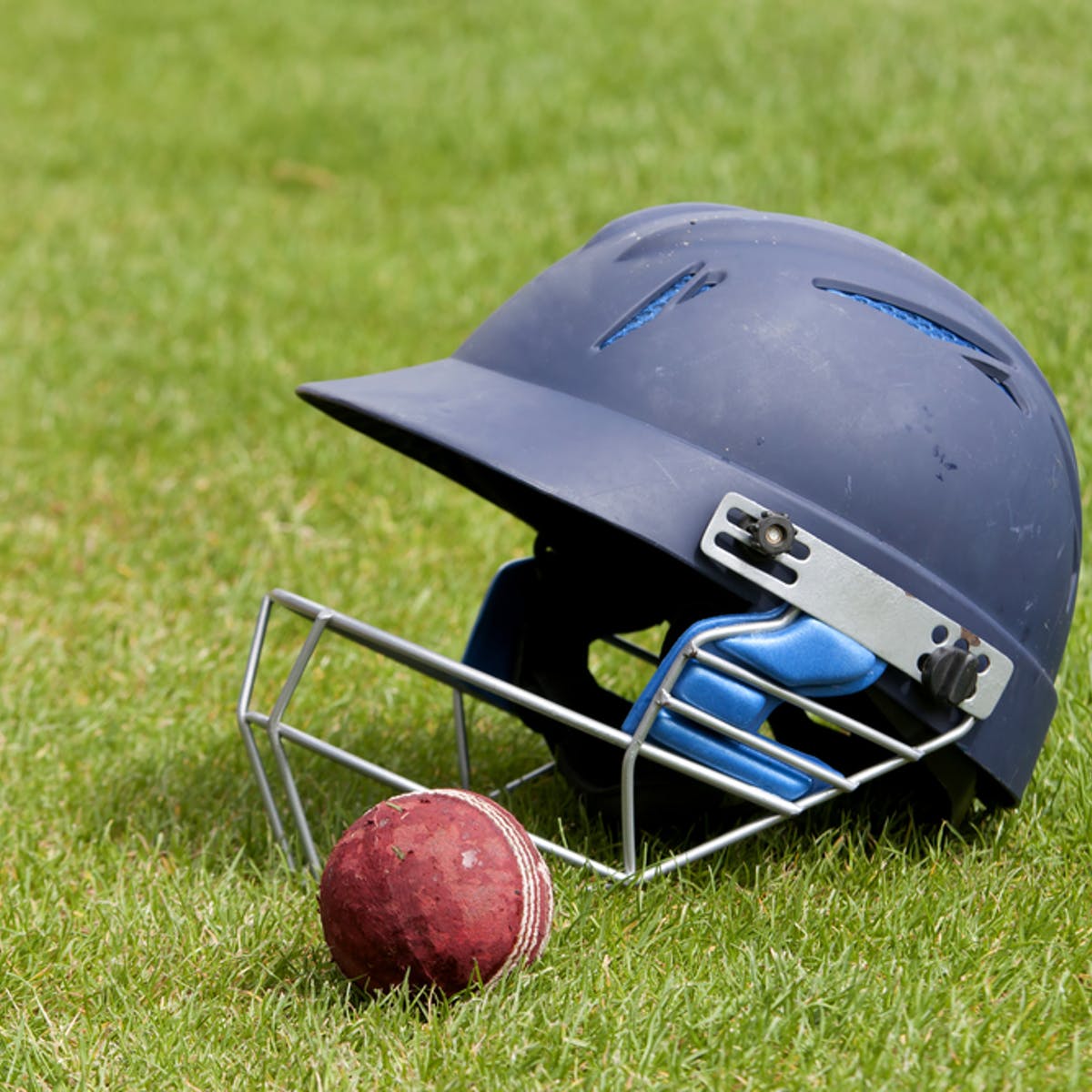 How to choose a cricket helmet?