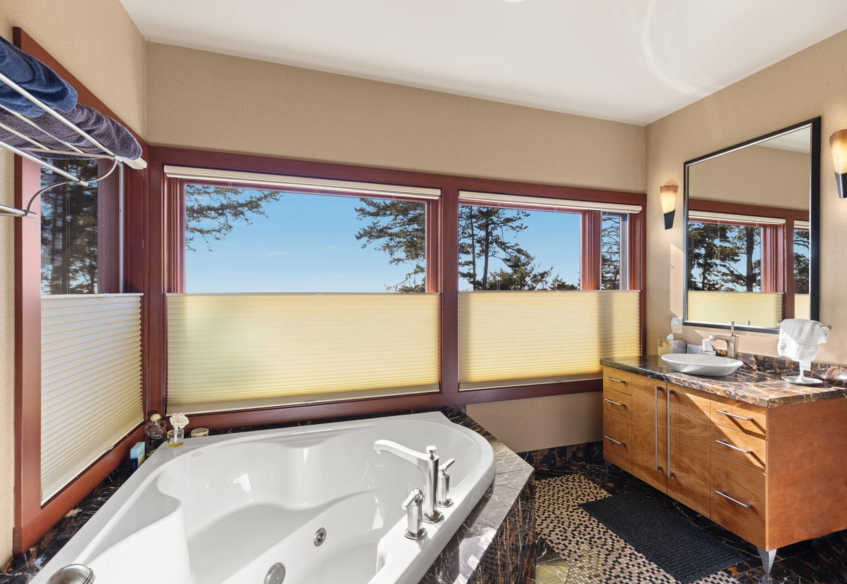What Window Coverings Are Best for Bathrooms?