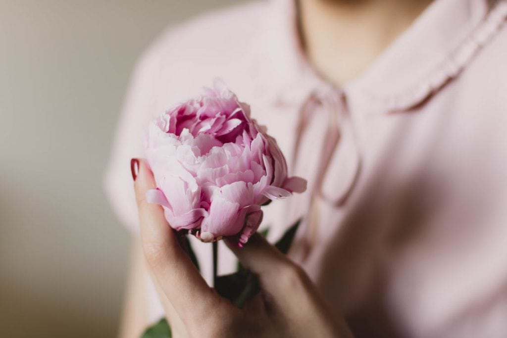 Flower Delivery Etiquette: Do’s and Don’ts for Sending Flowers