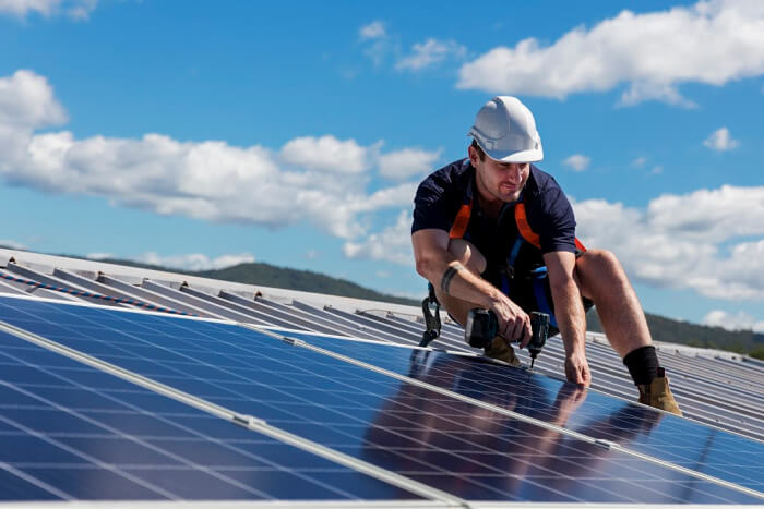 7 Questions to Ask Before Hiring Solar Panel Contractors