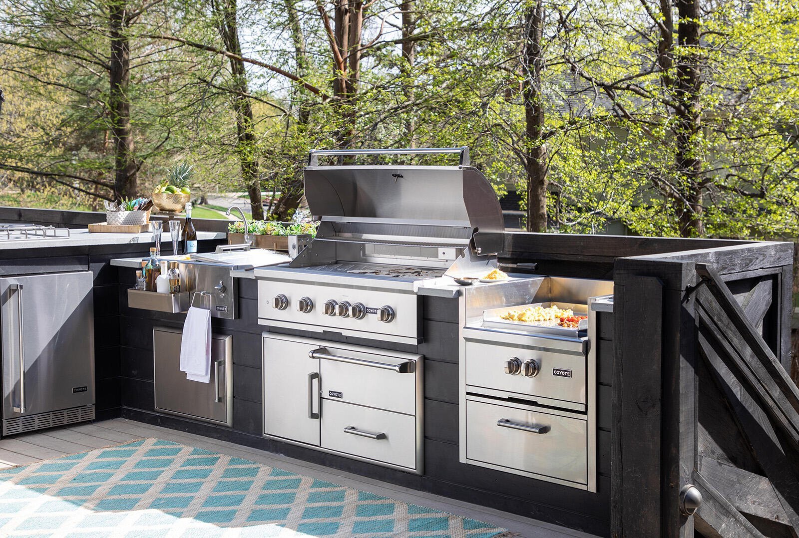 Outdoor Kitchen Cabinet: The Best Materials to Use