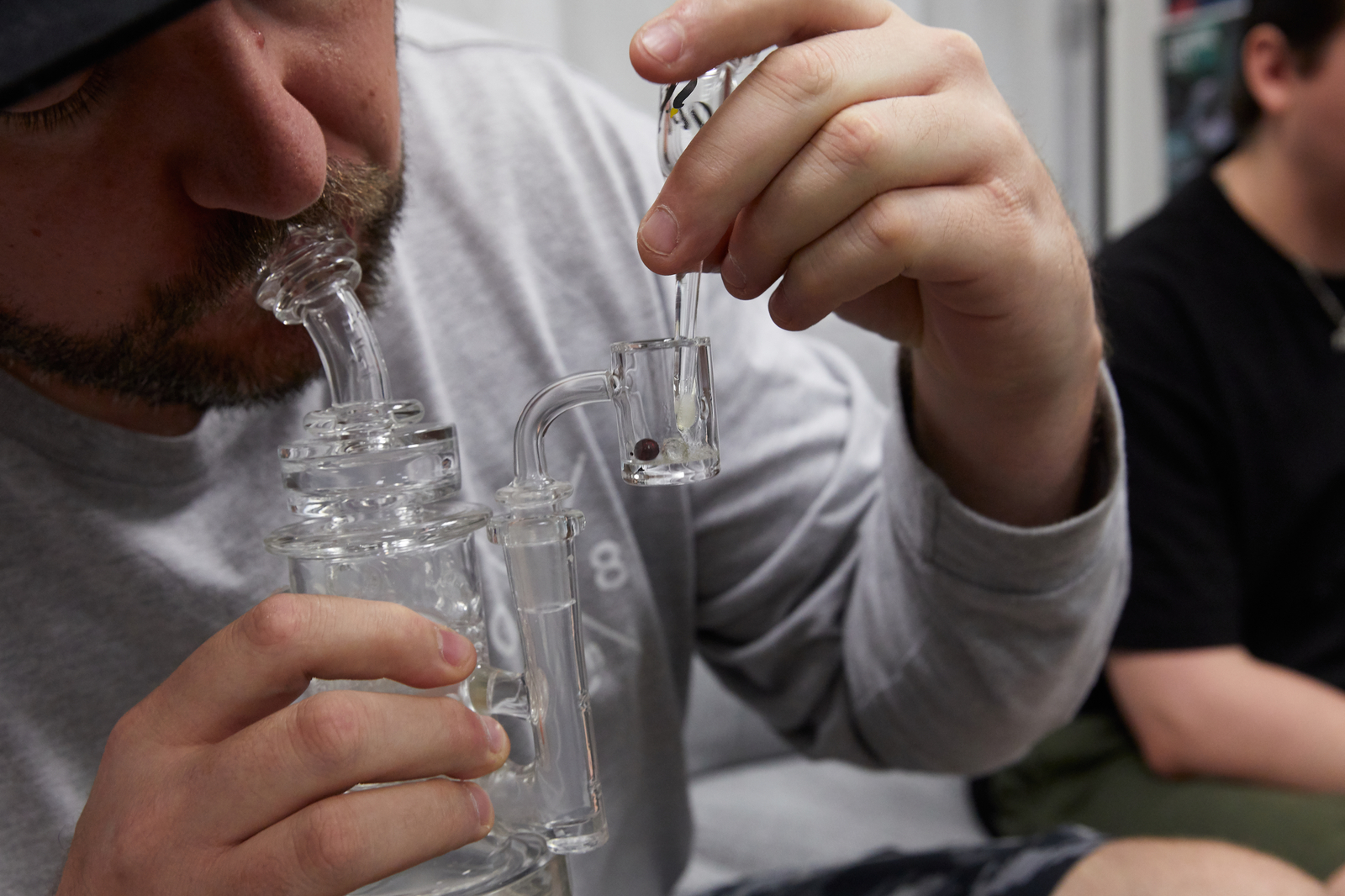 Dabbing: A Guide On How to Use a Dab Rig