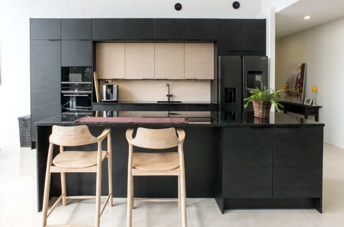 Get an Elegant Look with Black Kitchen Cabinets
