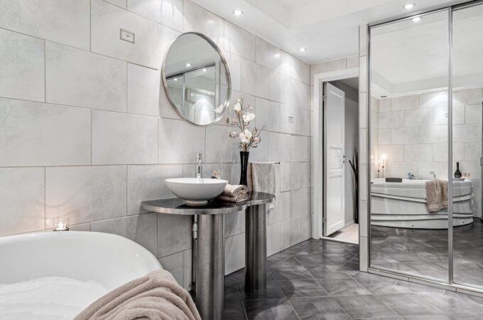 Ten Bathroom Remodeling Tips For A Modern Look